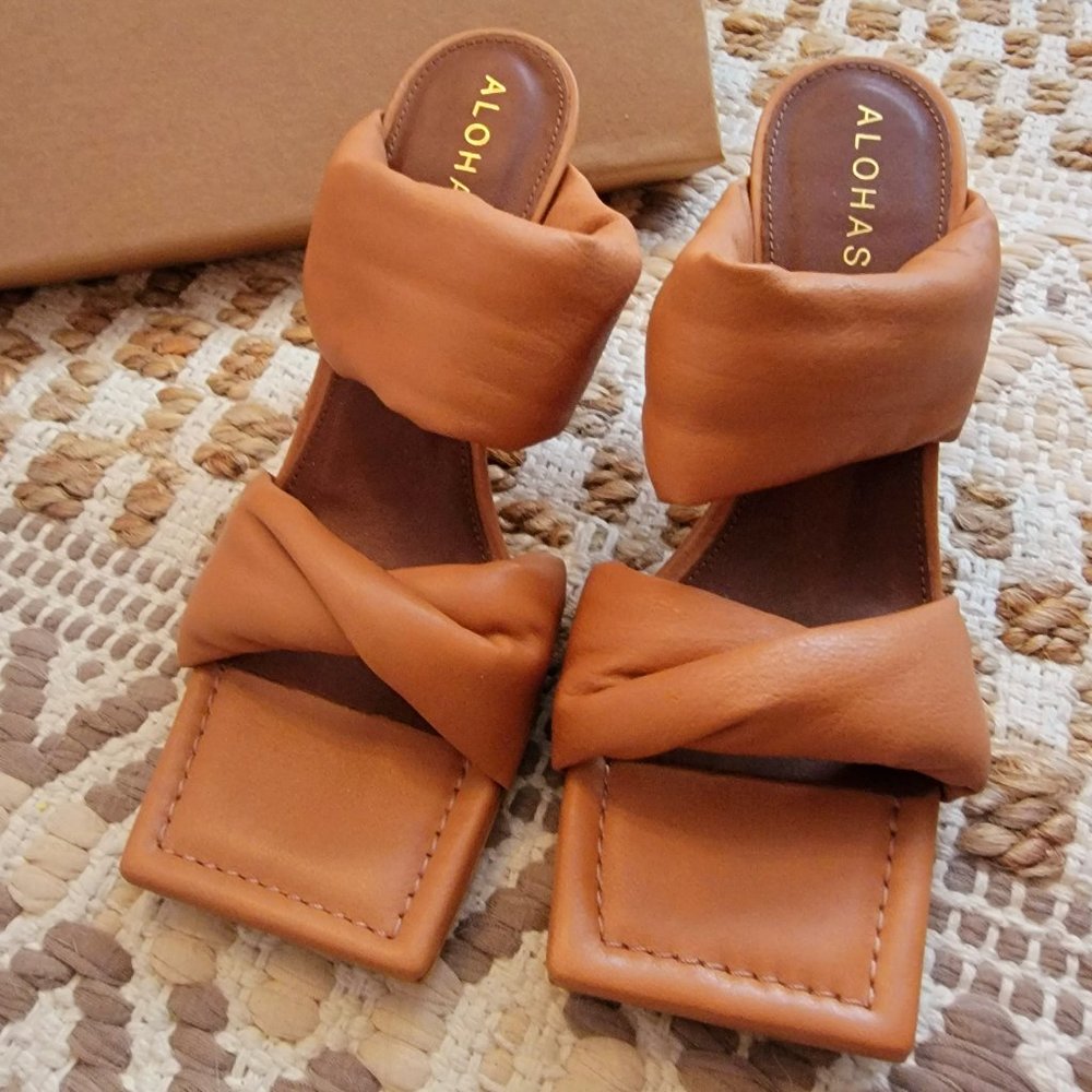 Never Worn Sandal Heel
